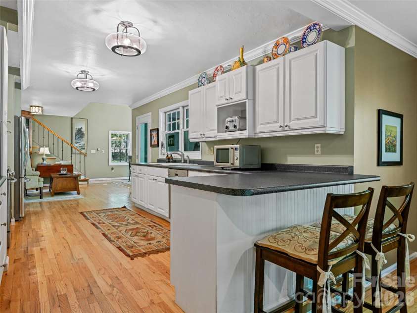 18 Thousand Oaks Boulevard, Fairview, NC 28730.  MLS# CAR4368381, YatesRealty ID 11511. 