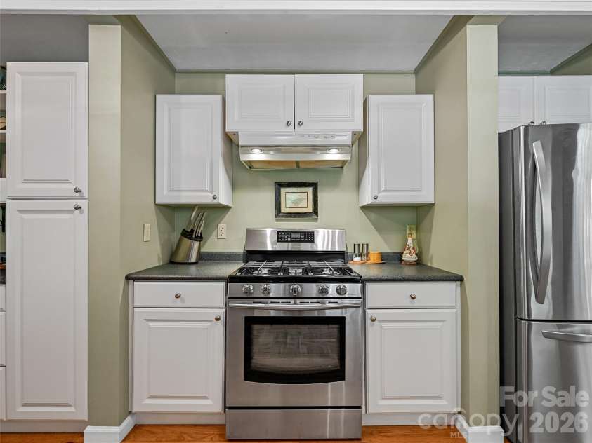 18 Thousand Oaks Boulevard, Fairview, NC 28730.  MLS# CAR4368381, YatesRealty ID 11511. 