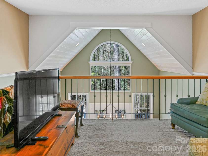 18 Thousand Oaks Boulevard, Fairview, NC 28730.  MLS# CAR4368381, YatesRealty ID 11511. 