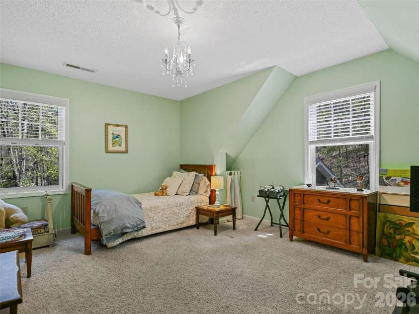 18 Thousand Oaks Boulevard, Fairview, NC 28730.  MLS# CAR4368381, YatesRealty ID 11511. 