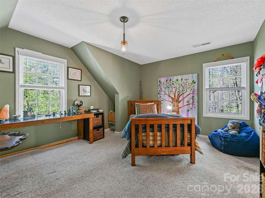 18 Thousand Oaks Boulevard, Fairview, NC 28730.  MLS# CAR4368381, YatesRealty ID 11511. 