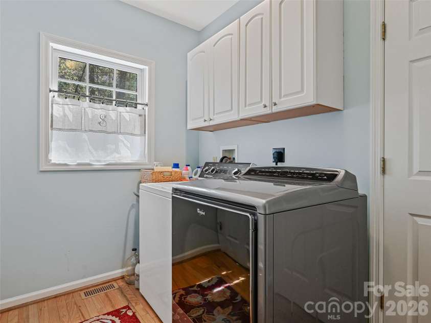 18 Thousand Oaks Boulevard, Fairview, NC 28730.  MLS# CAR4368381, YatesRealty ID 11511. 