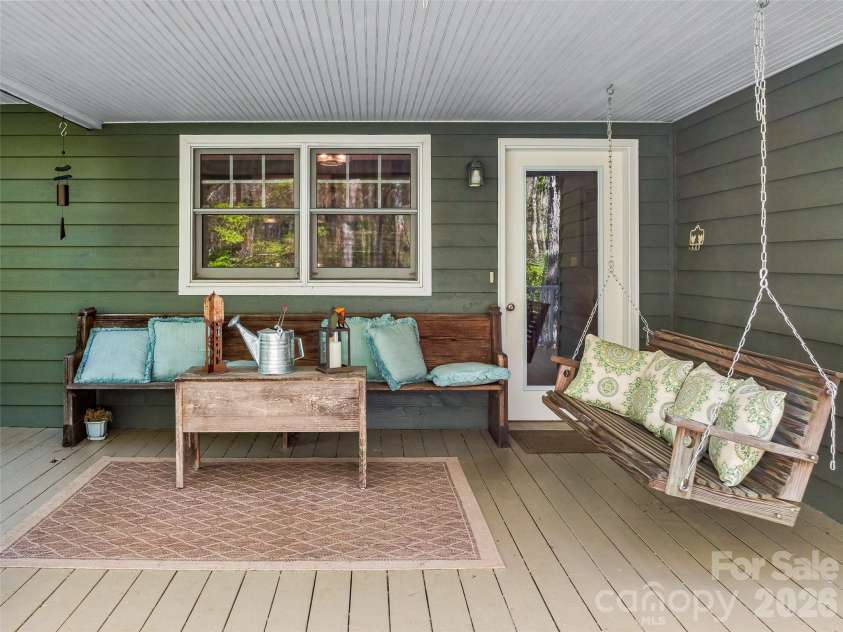 18 Thousand Oaks Boulevard, Fairview, NC 28730.  MLS# CAR4368381, YatesRealty ID 11511. 