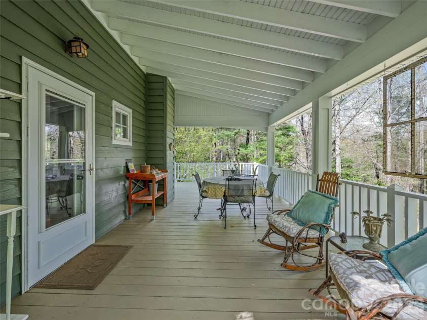 18 Thousand Oaks Boulevard, Fairview, NC 28730.  MLS# CAR4368381, YatesRealty ID 11511. 