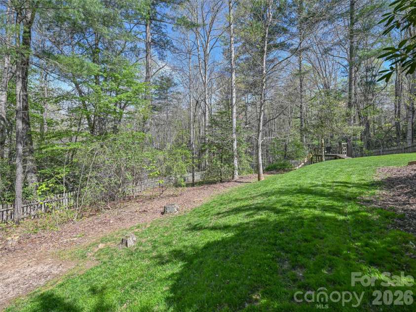 18 Thousand Oaks Boulevard, Fairview, NC 28730.  MLS# CAR4368381, YatesRealty ID 11511. 