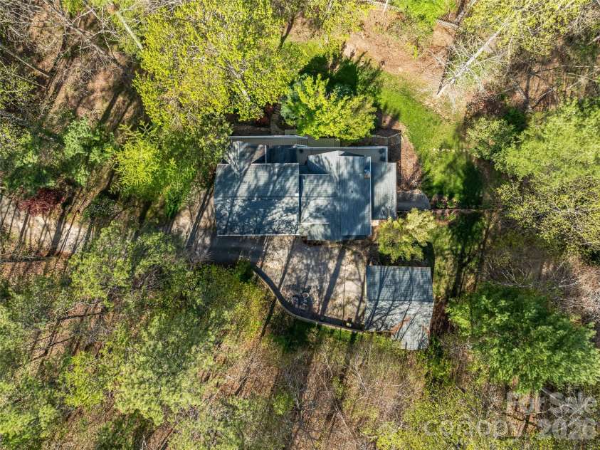 18 Thousand Oaks Boulevard, Fairview, NC 28730.  MLS# CAR4368381, YatesRealty ID 11511. 