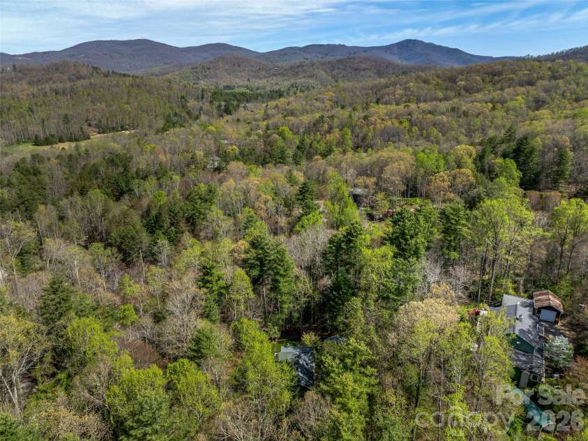 18 Thousand Oaks Boulevard, Fairview, NC 28730.  MLS# CAR4368381, YatesRealty ID 11511. 