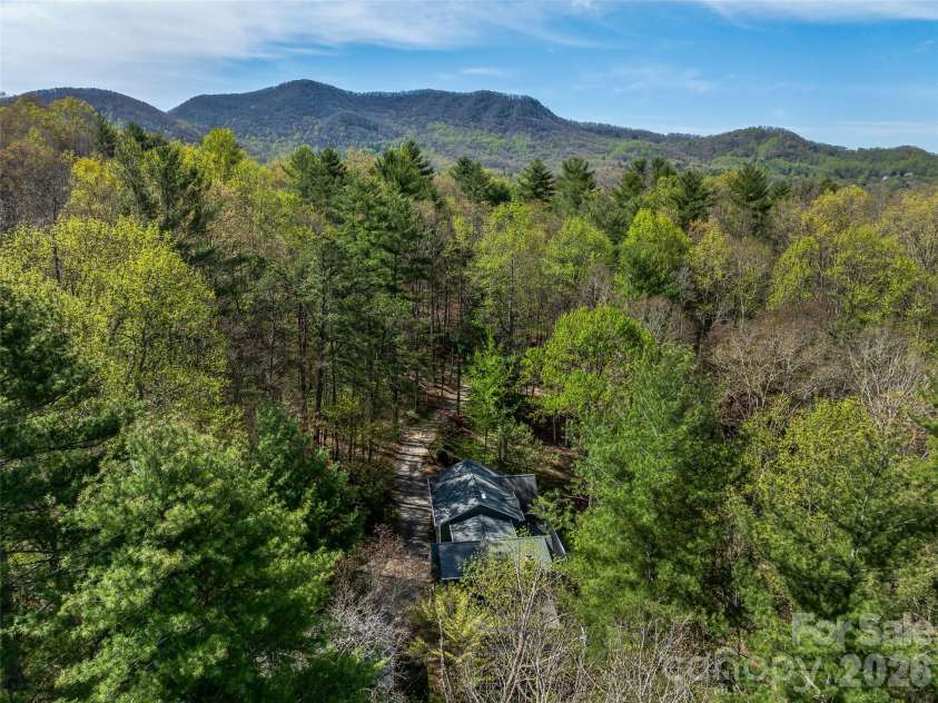 18 Thousand Oaks Boulevard, Fairview, NC 28730.  MLS# CAR4368381, YatesRealty ID 11511. 