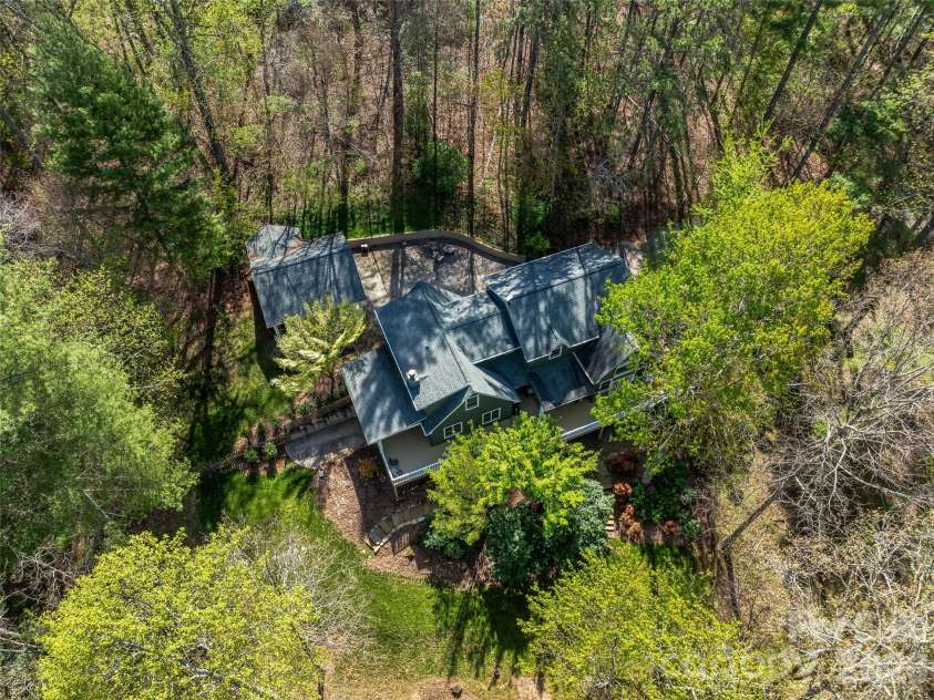 18 Thousand Oaks Boulevard, Fairview, NC 28730.  MLS# CAR4368381, YatesRealty ID 11511. 