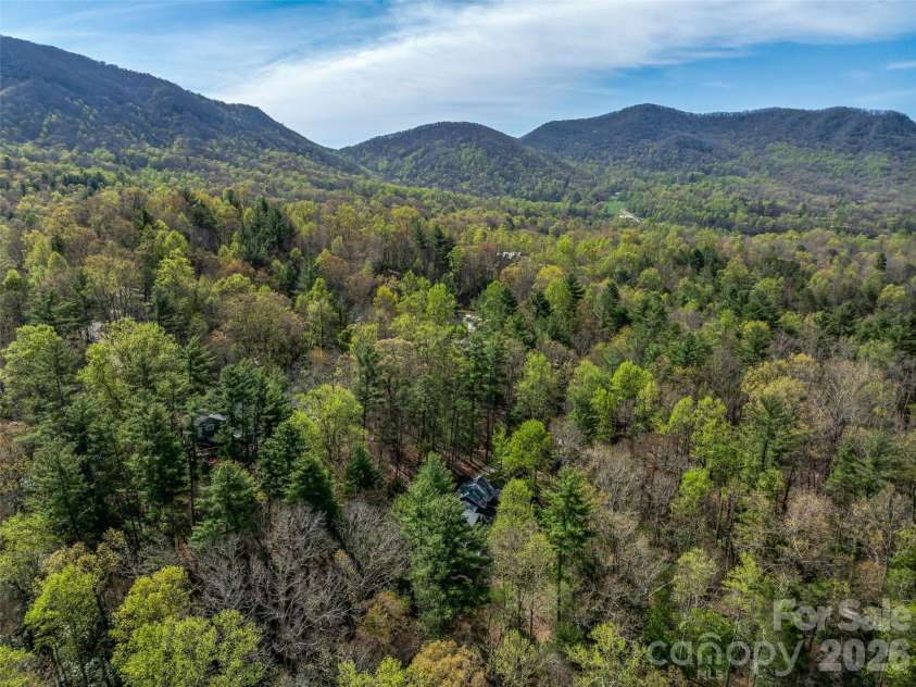 18 Thousand Oaks Boulevard, Fairview, NC 28730.  MLS# CAR4368381, YatesRealty ID 11511. 