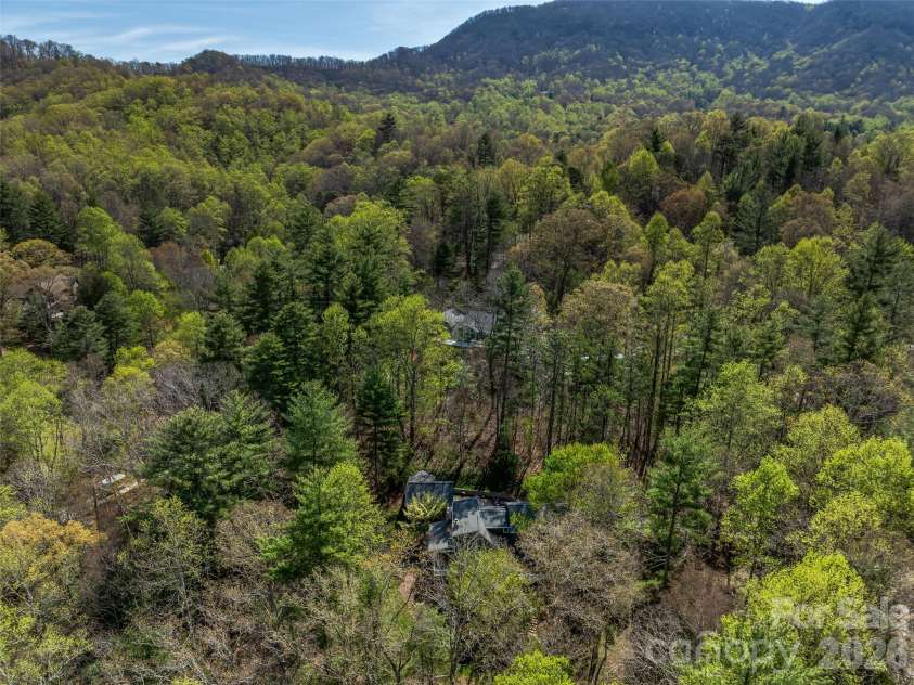18 Thousand Oaks Boulevard, Fairview, NC 28730.  MLS# CAR4368381, YatesRealty ID 11511. 