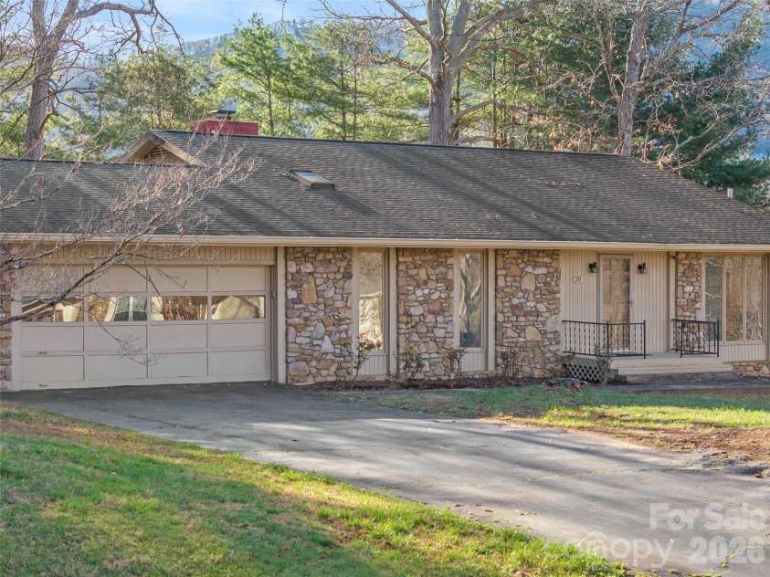 29 Reynolda Drive, Asheville, NC 28803.  MLS# CAR4368565, YatesRealty ID 11512. 