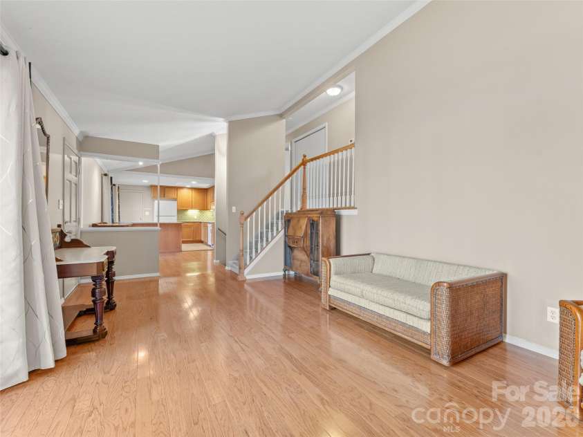29 Reynolda Drive, Asheville, NC 28803.  MLS# CAR4368565, YatesRealty ID 11512. 