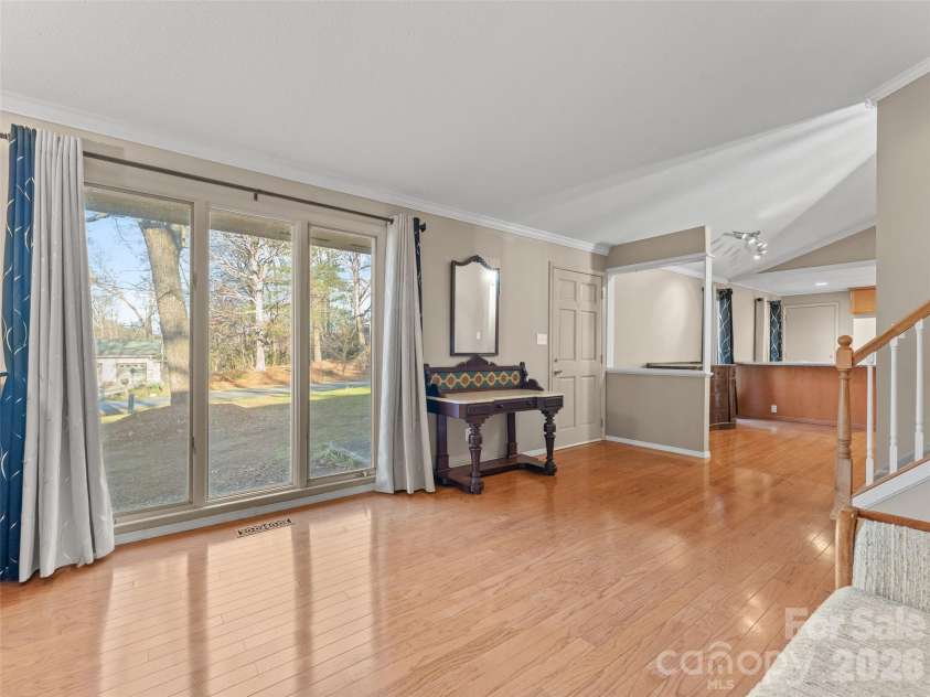 29 Reynolda Drive, Asheville, NC 28803.  MLS# CAR4368565, YatesRealty ID 11512. 