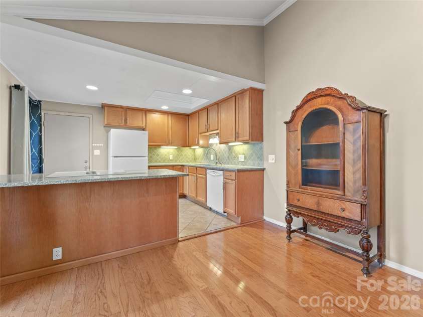 29 Reynolda Drive, Asheville, NC 28803.  MLS# CAR4368565, YatesRealty ID 11512. 