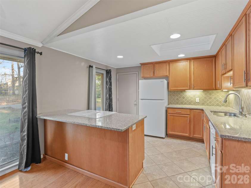29 Reynolda Drive, Asheville, NC 28803.  MLS# CAR4368565, YatesRealty ID 11512. 