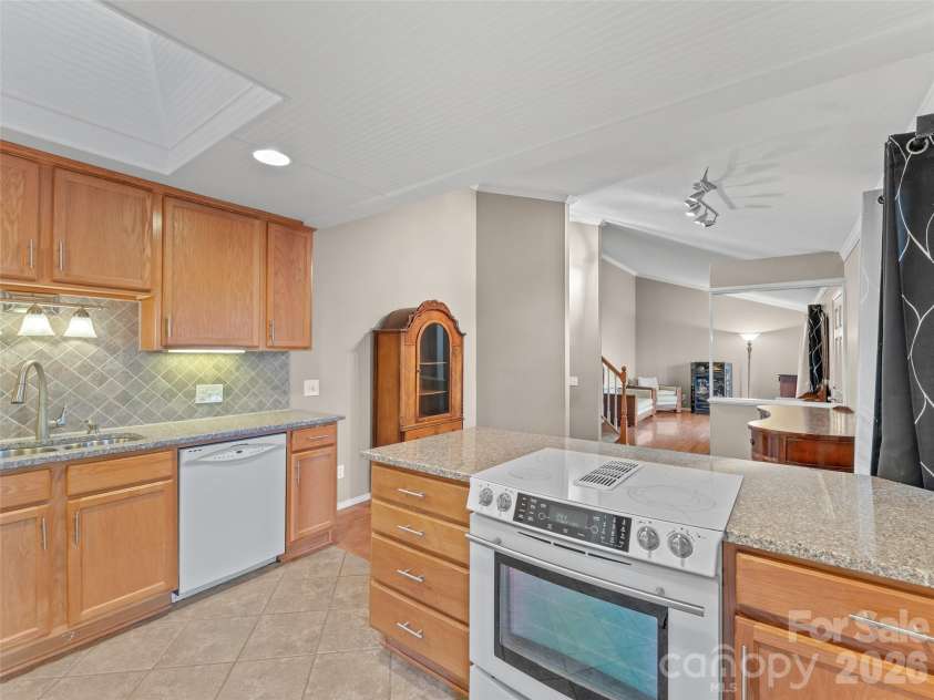 29 Reynolda Drive, Asheville, NC 28803.  MLS# CAR4368565, YatesRealty ID 11512. 