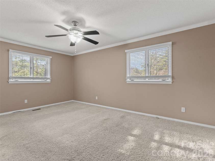 29 Reynolda Drive, Asheville, NC 28803.  MLS# CAR4368565, YatesRealty ID 11512. 