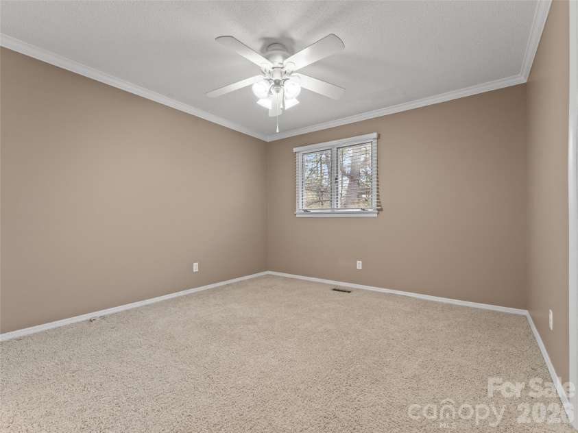 29 Reynolda Drive, Asheville, NC 28803.  MLS# CAR4368565, YatesRealty ID 11512. 