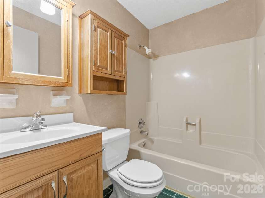 29 Reynolda Drive, Asheville, NC 28803.  MLS# CAR4368565, YatesRealty ID 11512. 