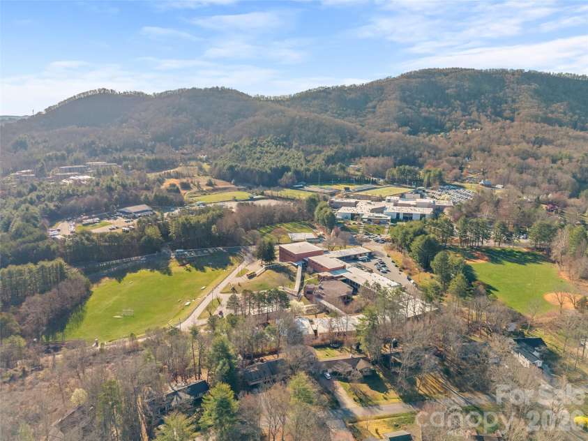 29 Reynolda Drive, Asheville, NC 28803.  MLS# CAR4368565, YatesRealty ID 11512. 