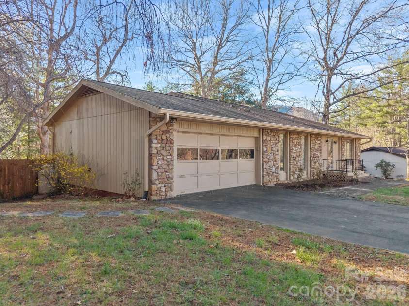 29 Reynolda Drive, Asheville, NC 28803.  MLS# CAR4368565, YatesRealty ID 11512. 