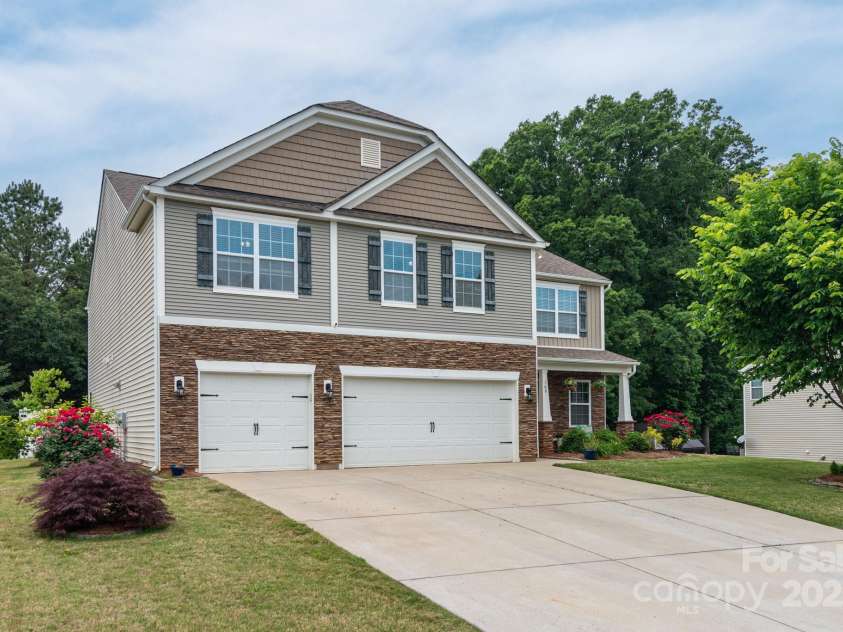 109 Meadow Stream Drive, Mount Holly, NC 28120.  MLS# CAR4254768, YatesRealty ID 11513. 