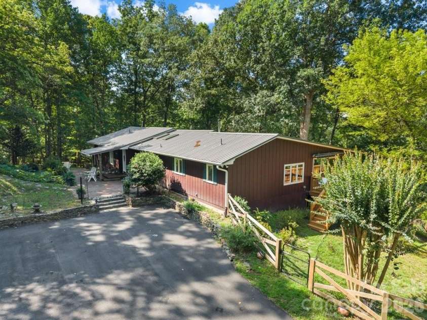 2825 River Road, Columbus, NC 28722.  MLS# CAR4368569, YatesRealty ID 11513. 