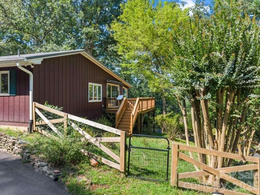 2825 River Road, Columbus, NC 28722.  MLS# CAR4368569, YatesRealty ID 11513. 