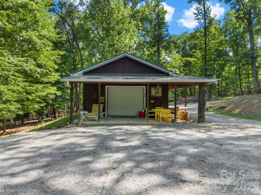 2825 River Road, Columbus, NC 28722.  MLS# CAR4368569, YatesRealty ID 11513. 