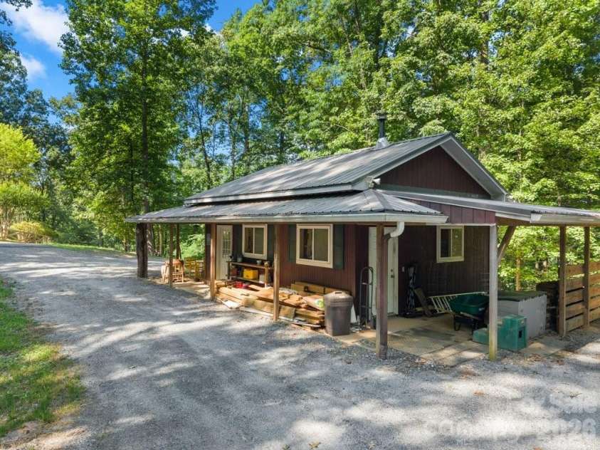 2825 River Road, Columbus, NC 28722.  MLS# CAR4368569, YatesRealty ID 11513. 