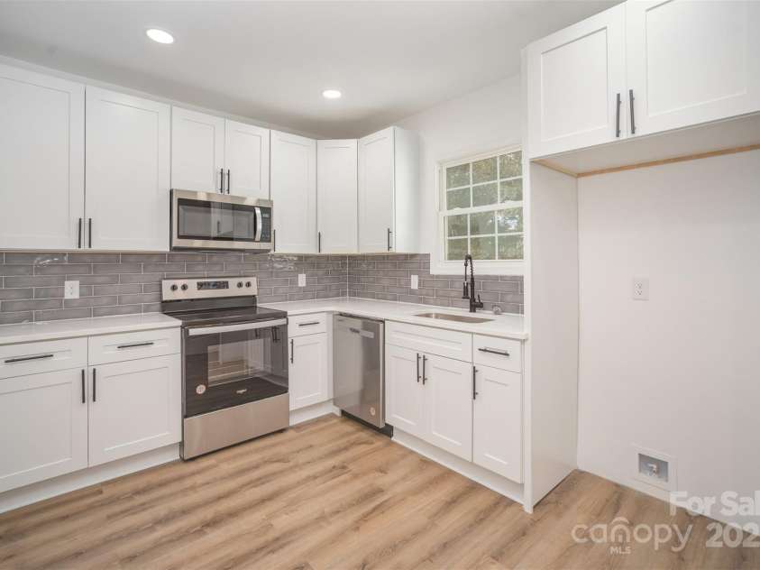 115 Palmer Street, Shelby, NC 28150.  MLS# CAR4322278, YatesRealty ID 11514. Kitchen 