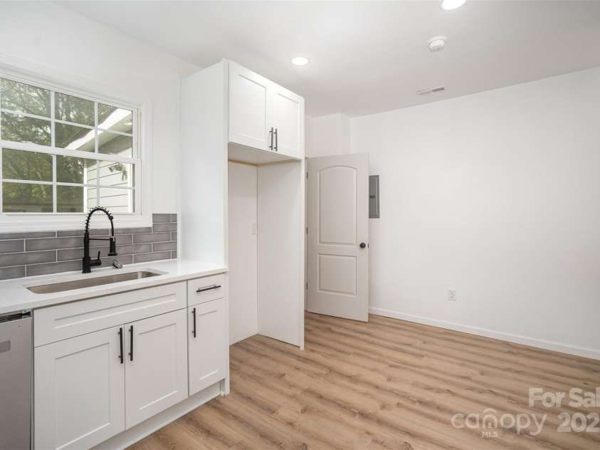 115 Palmer Street, Shelby, NC 28150.  MLS# CAR4322278, YatesRealty ID 11514. Kitchen 