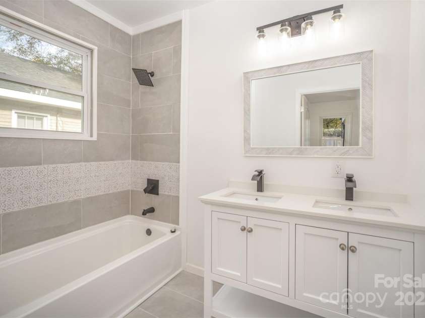 115 Palmer Street, Shelby, NC 28150.  MLS# CAR4322278, YatesRealty ID 11514. Primary bathroom 