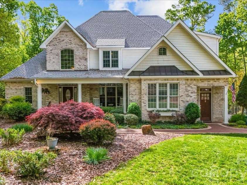 135 Harbor Drive, Lexington, NC 27292.  MLS# CAR4368626, YatesRealty ID 11514. 