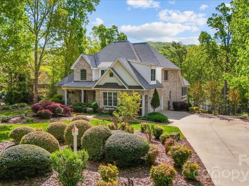 135 Harbor Drive, Lexington, NC 27292.  MLS# CAR4368626, YatesRealty ID 11514. 