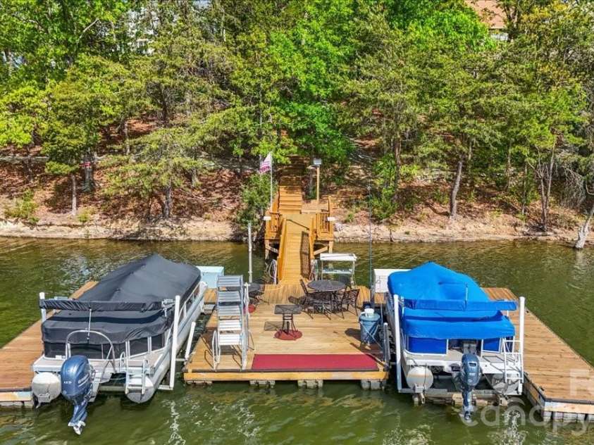 135 Harbor Drive, Lexington, NC 27292.  MLS# CAR4368626, YatesRealty ID 11514. 