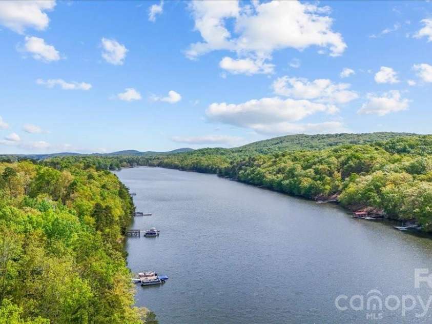 135 Harbor Drive, Lexington, NC 27292.  MLS# CAR4368626, YatesRealty ID 11514. 