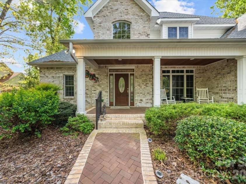 135 Harbor Drive, Lexington, NC 27292.  MLS# CAR4368626, YatesRealty ID 11514. 