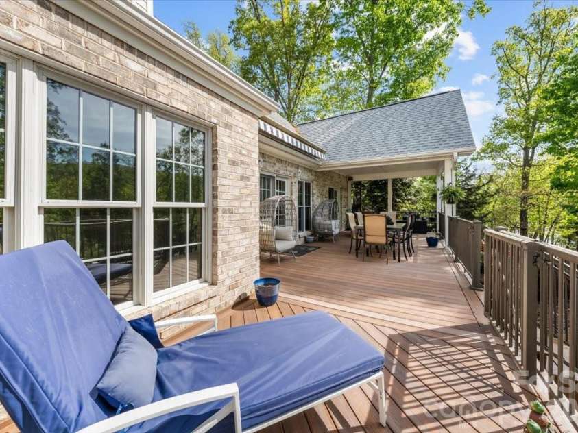 135 Harbor Drive, Lexington, NC 27292.  MLS# CAR4368626, YatesRealty ID 11514. 