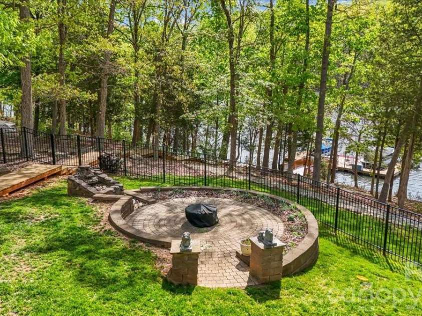 135 Harbor Drive, Lexington, NC 27292.  MLS# CAR4368626, YatesRealty ID 11514. 