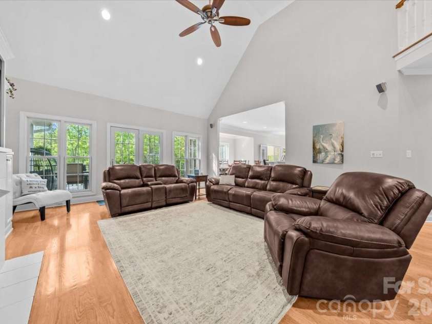 135 Harbor Drive, Lexington, NC 27292.  MLS# CAR4368626, YatesRealty ID 11514. 