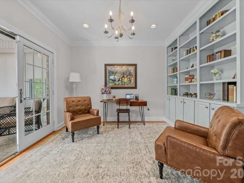 135 Harbor Drive, Lexington, NC 27292.  MLS# CAR4368626, YatesRealty ID 11514. 