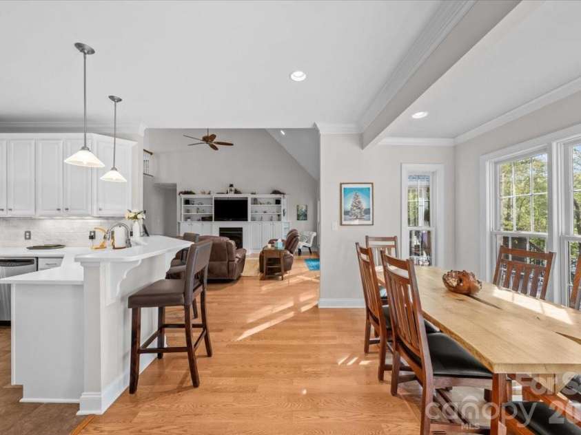 135 Harbor Drive, Lexington, NC 27292.  MLS# CAR4368626, YatesRealty ID 11514. 