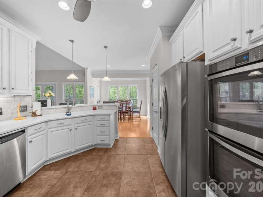 135 Harbor Drive, Lexington, NC 27292.  MLS# CAR4368626, YatesRealty ID 11514. 