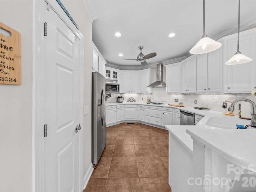 135 Harbor Drive, Lexington, NC 27292.  MLS# CAR4368626, YatesRealty ID 11514. 