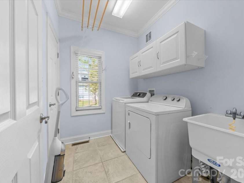 135 Harbor Drive, Lexington, NC 27292.  MLS# CAR4368626, YatesRealty ID 11514. 