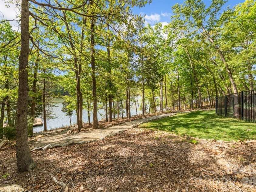 135 Harbor Drive, Lexington, NC 27292.  MLS# CAR4368626, YatesRealty ID 11514. 