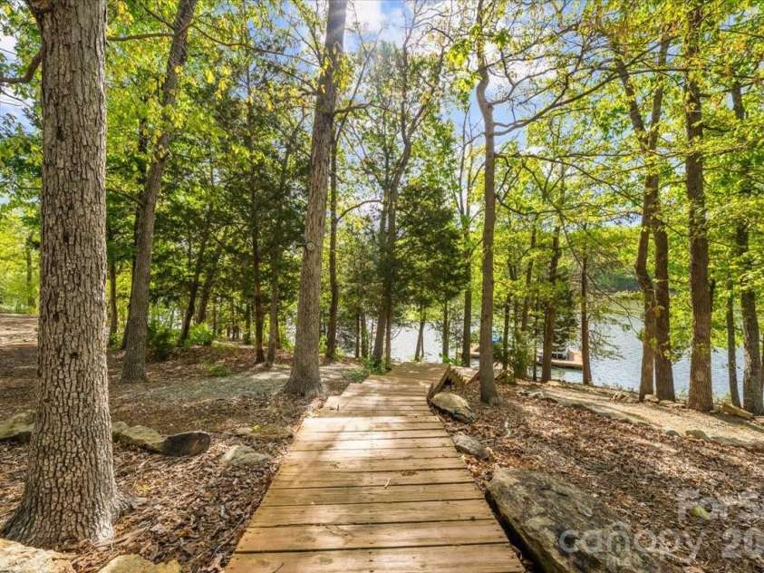 135 Harbor Drive, Lexington, NC 27292.  MLS# CAR4368626, YatesRealty ID 11514. 