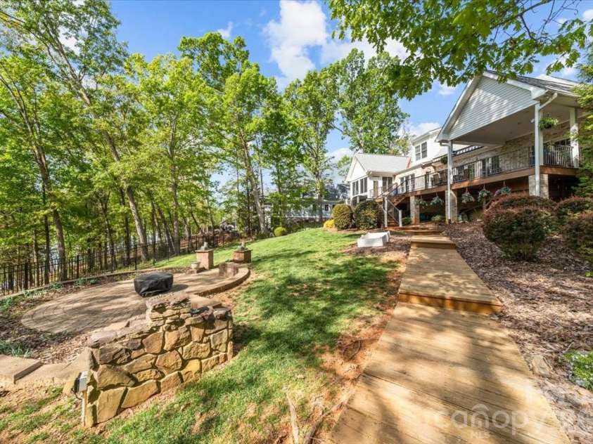 135 Harbor Drive, Lexington, NC 27292.  MLS# CAR4368626, YatesRealty ID 11514. 